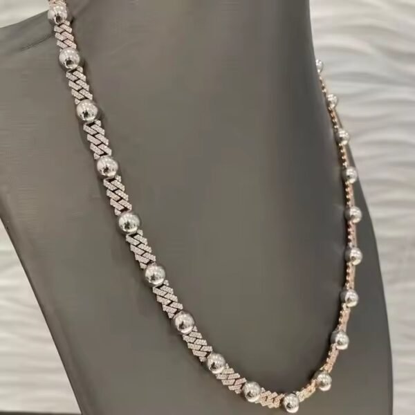 Latest Round Shape Moissanite Diamond Cuban Link Chain Iced Out Silver Hip Hop Branded Chain for Men White Gold Material India